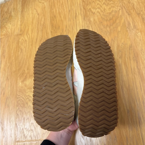 New Balance 237 Sneakers in Sea Salt/Pink Haze Futures - Picture 8 of 9